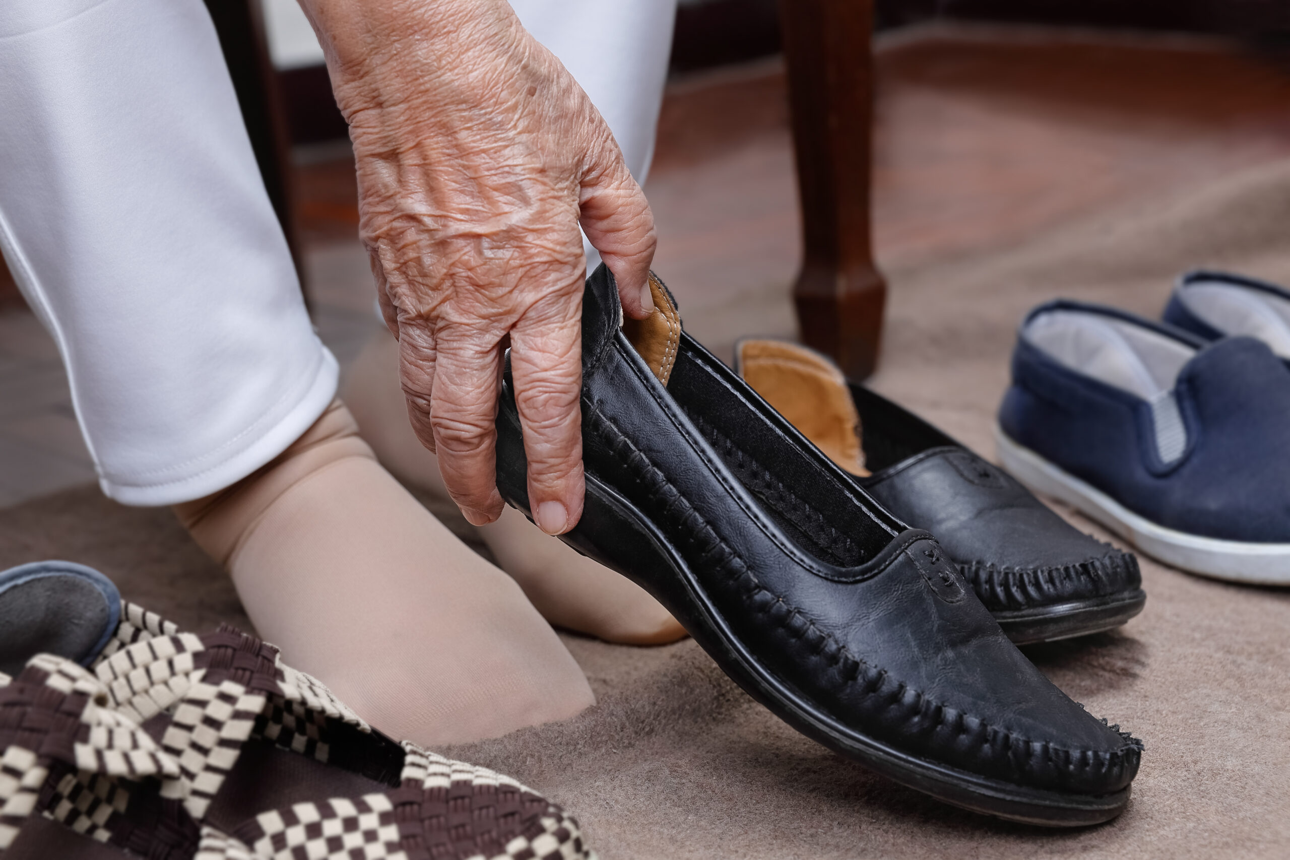 best walking shoes for elderly woman